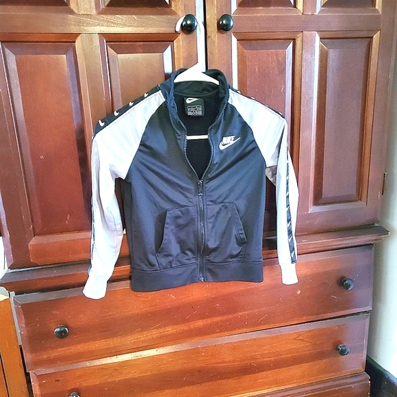 NIKE Zip Up Jacket - Picture 2 of 6